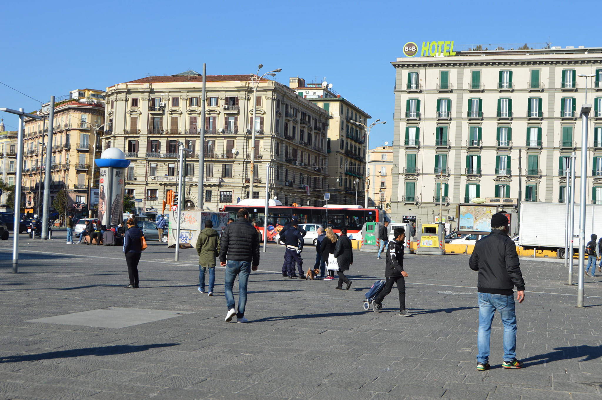 Piaza Giuseppe Garibaldi, Napoli